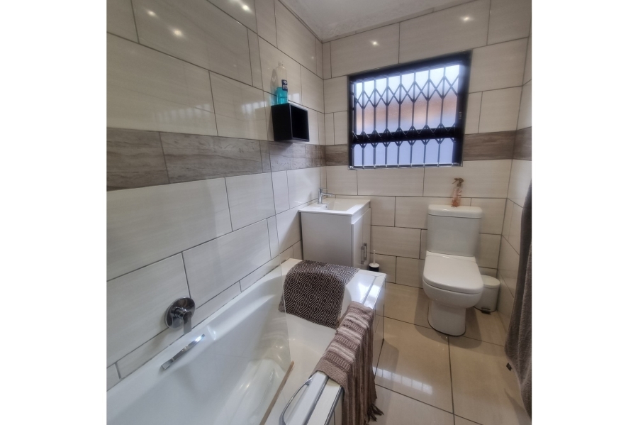 3 Bedroom Property for Sale in Mmesi Park Gauteng