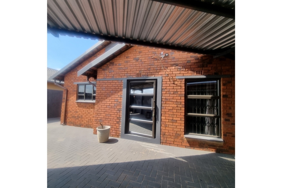 3 Bedroom Property for Sale in Mmesi Park Gauteng