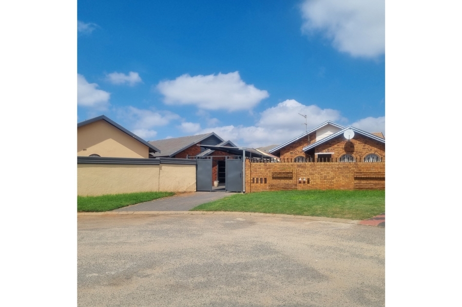 3 Bedroom Property for Sale in Mmesi Park Gauteng