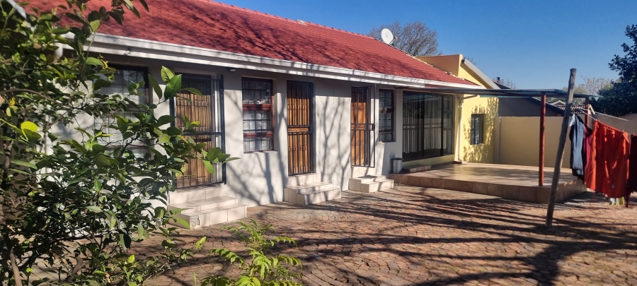 5 Bedroom Property for Sale in Bloubosrand Gauteng