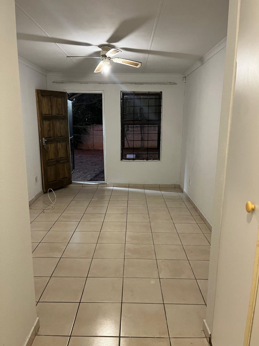 5 Bedroom Property for Sale in Bloubosrand Gauteng