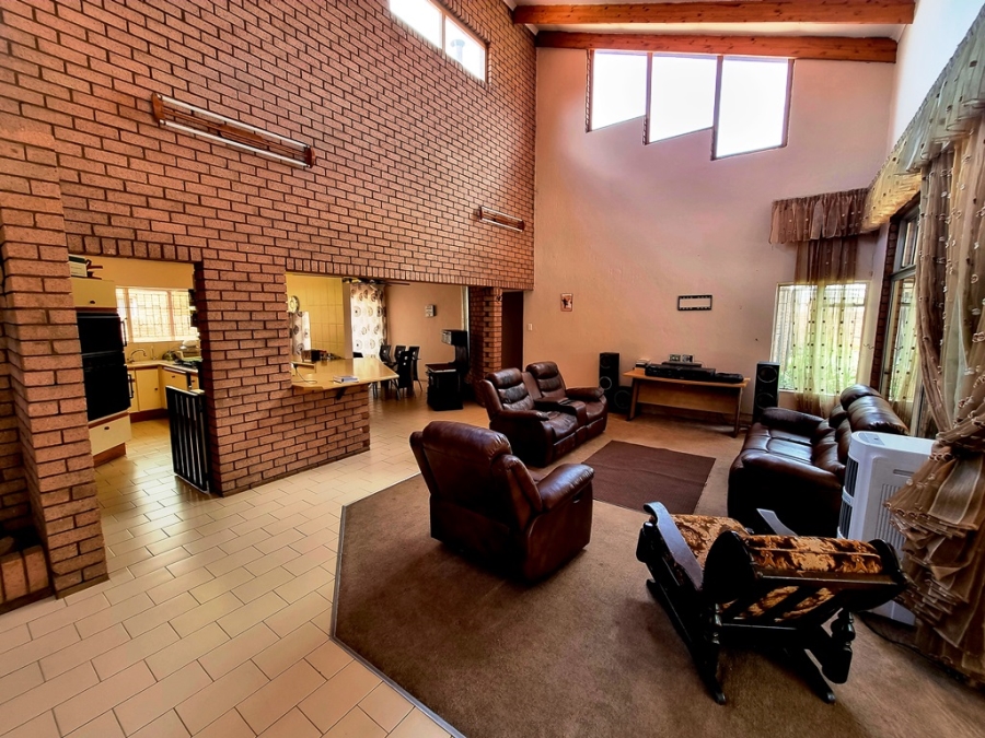 4 Bedroom Property for Sale in Eldoraigne Gauteng