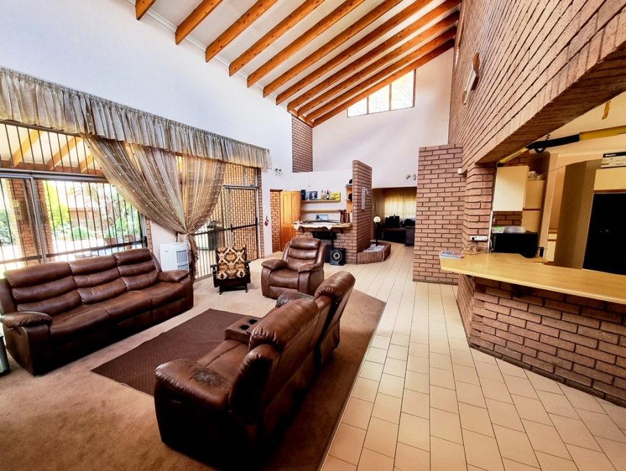 4 Bedroom Property for Sale in Eldoraigne Gauteng