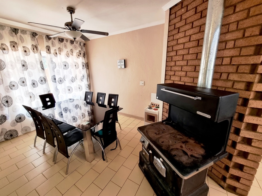 4 Bedroom Property for Sale in Eldoraigne Gauteng