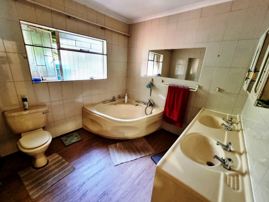 4 Bedroom Property for Sale in Eldoraigne Gauteng