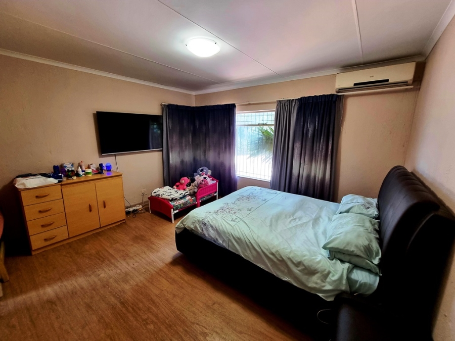 4 Bedroom Property for Sale in Eldoraigne Gauteng