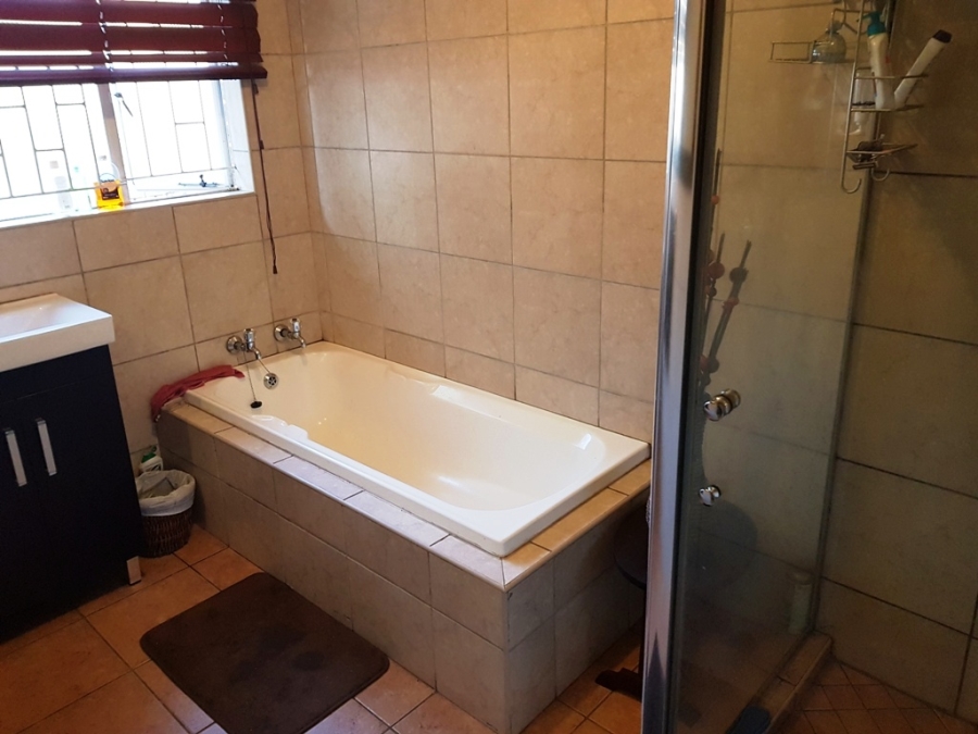 4 Bedroom Property for Sale in Eldoraigne Gauteng