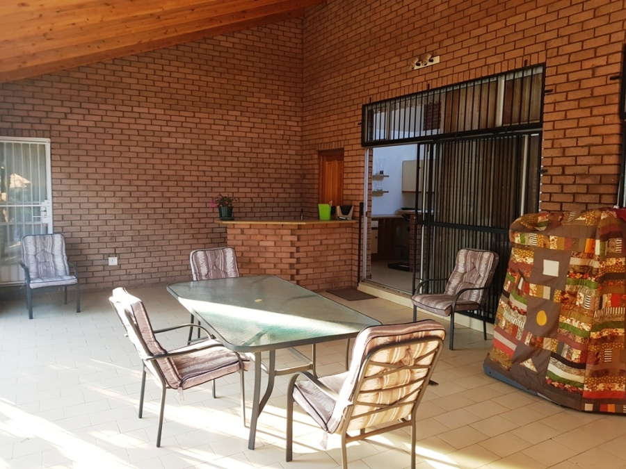 4 Bedroom Property for Sale in Eldoraigne Gauteng