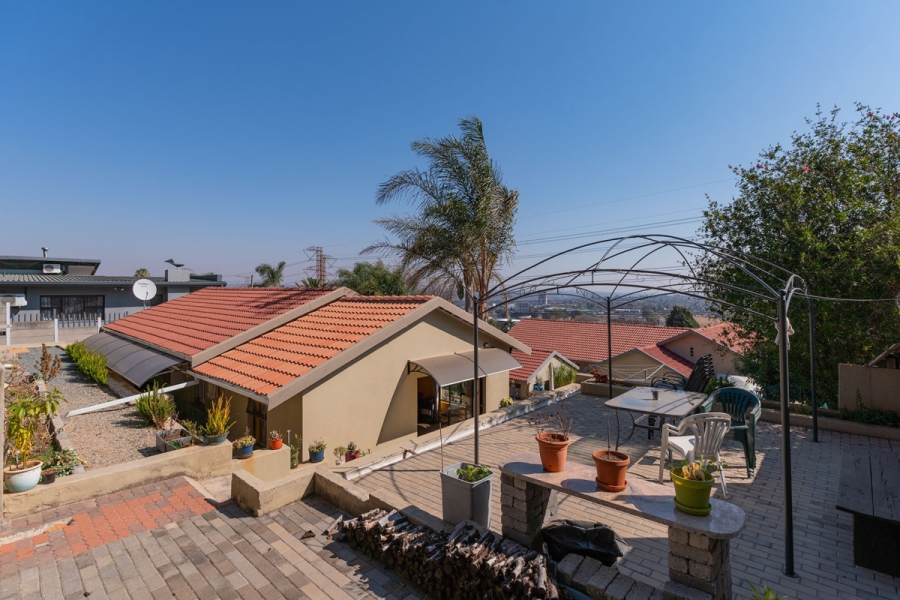 4 Bedroom Property for Sale in Sunnyrock Gauteng
