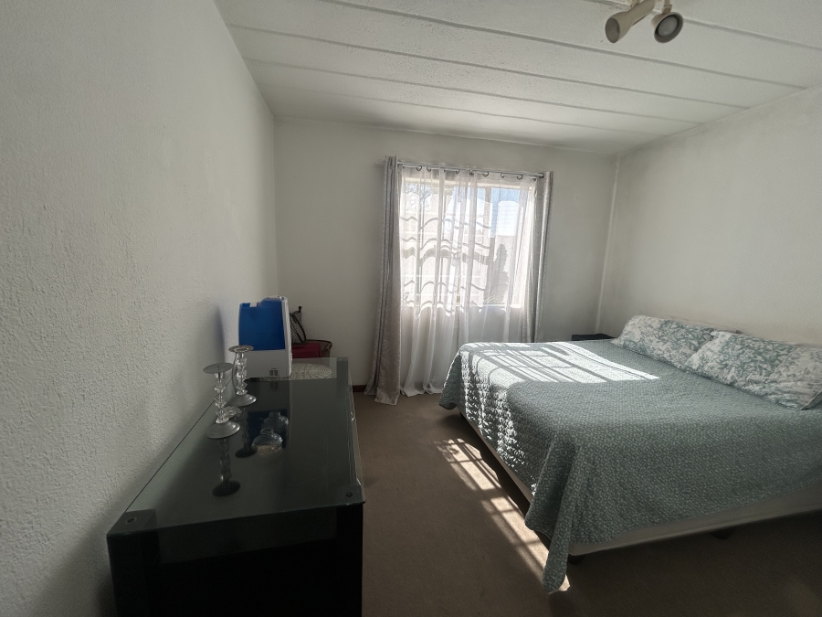 2 Bedroom Property for Sale in Vorna Valley Gauteng