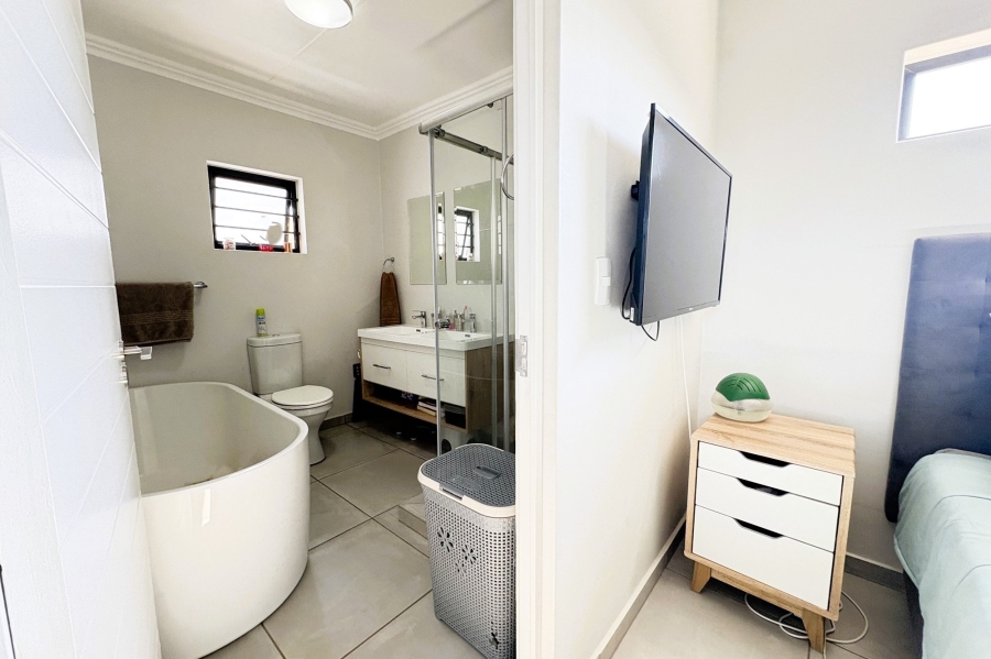 3 Bedroom Property for Sale in Little Falls Gauteng