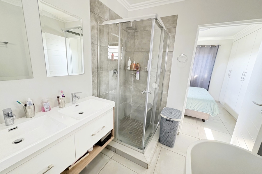 3 Bedroom Property for Sale in Little Falls Gauteng