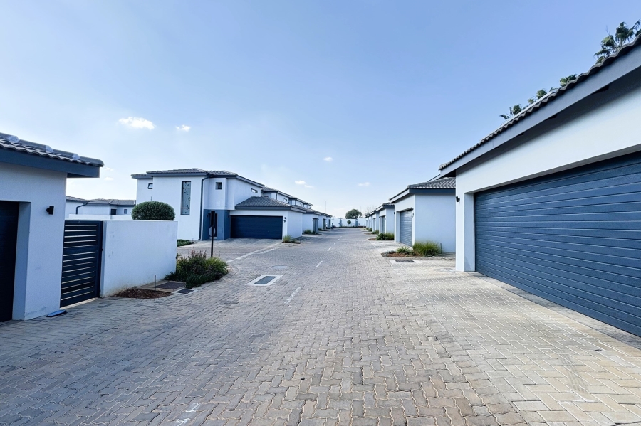 3 Bedroom Property for Sale in Little Falls Gauteng