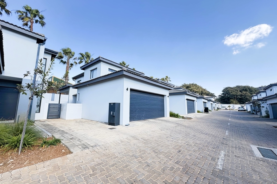 3 Bedroom Property for Sale in Little Falls Gauteng