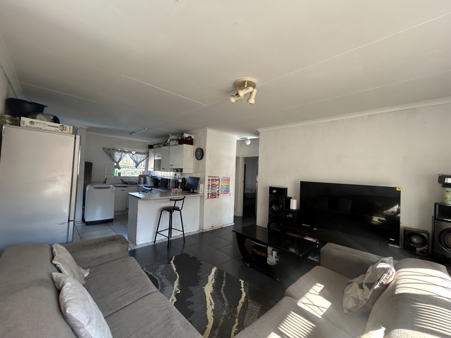 2 Bedroom Property for Sale in Vorna Valley Gauteng