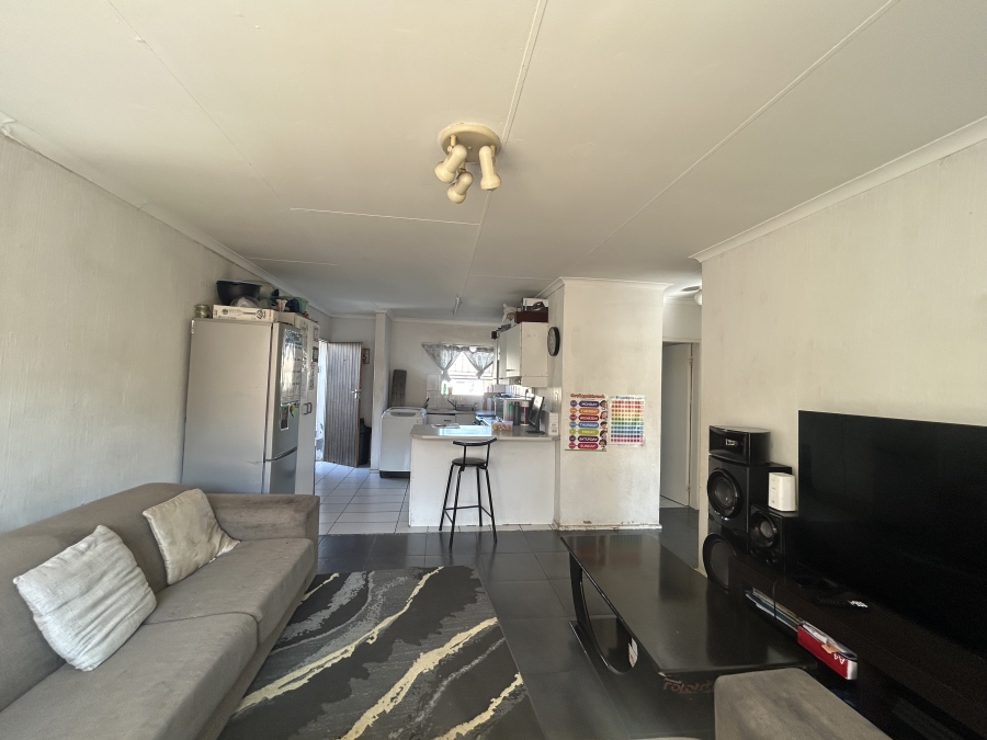 2 Bedroom Property for Sale in Vorna Valley Gauteng