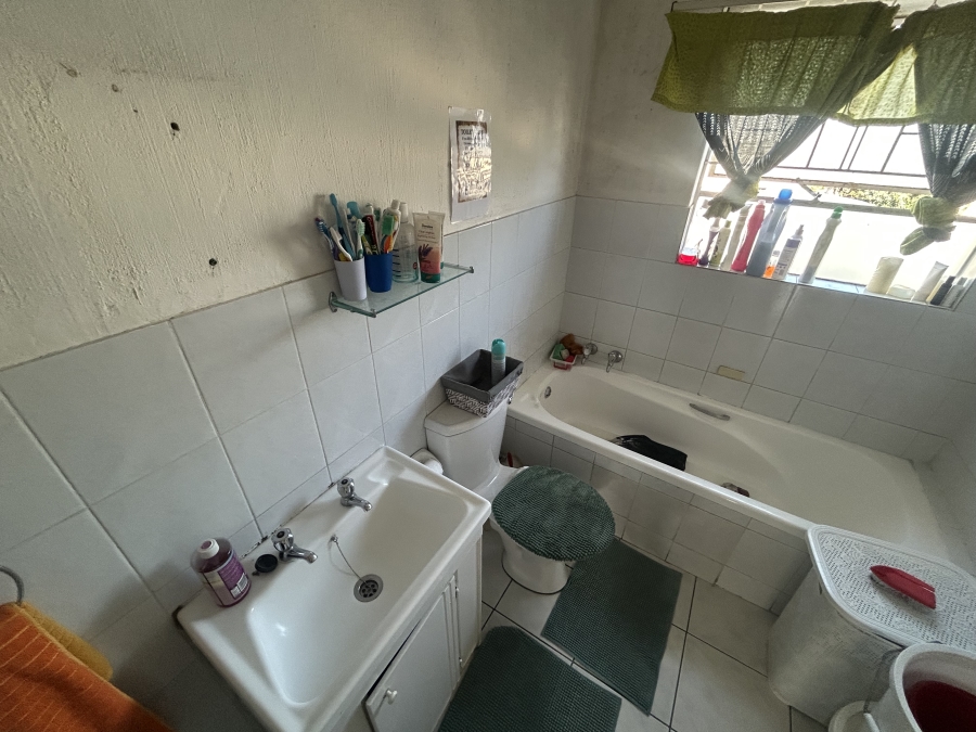 2 Bedroom Property for Sale in Vorna Valley Gauteng
