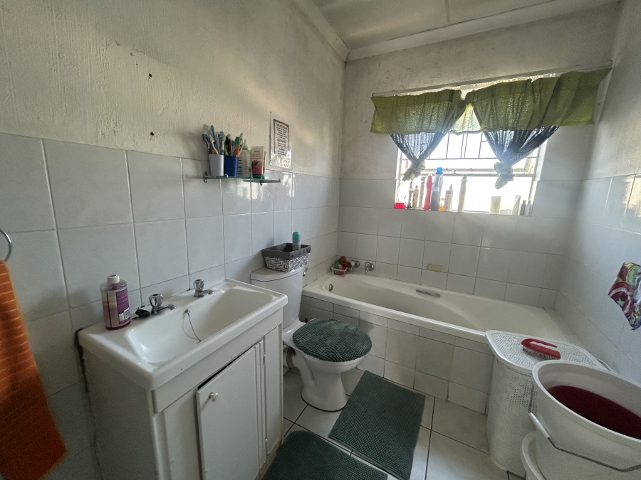 2 Bedroom Property for Sale in Vorna Valley Gauteng