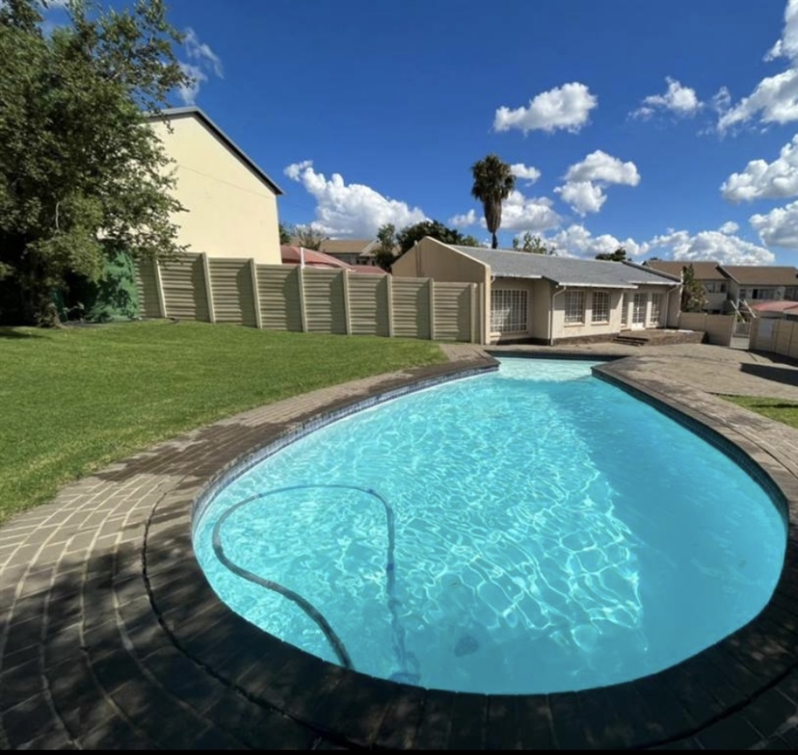 2 Bedroom Property for Sale in Vorna Valley Gauteng