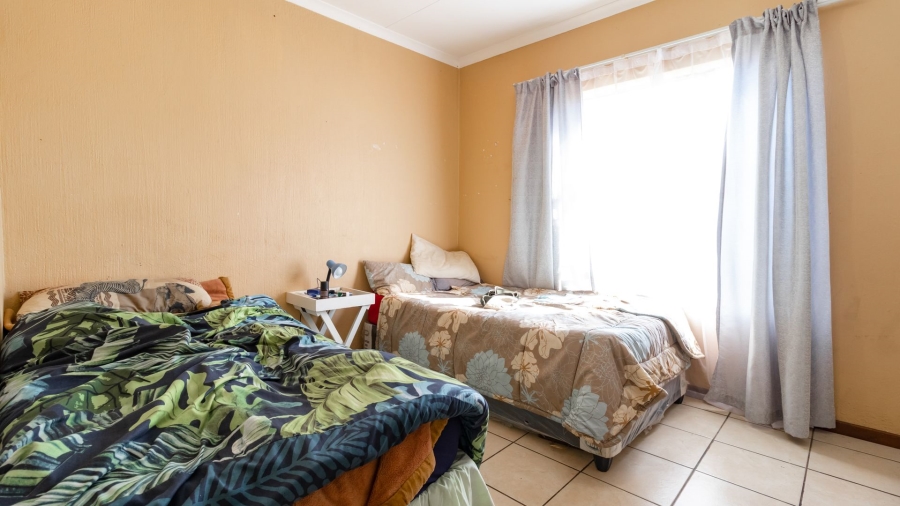 To Let 2 Bedroom Property for Rent in Honeypark Gauteng