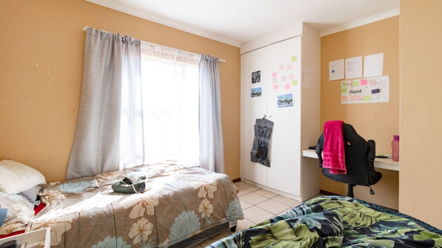 To Let 2 Bedroom Property for Rent in Honeypark Gauteng