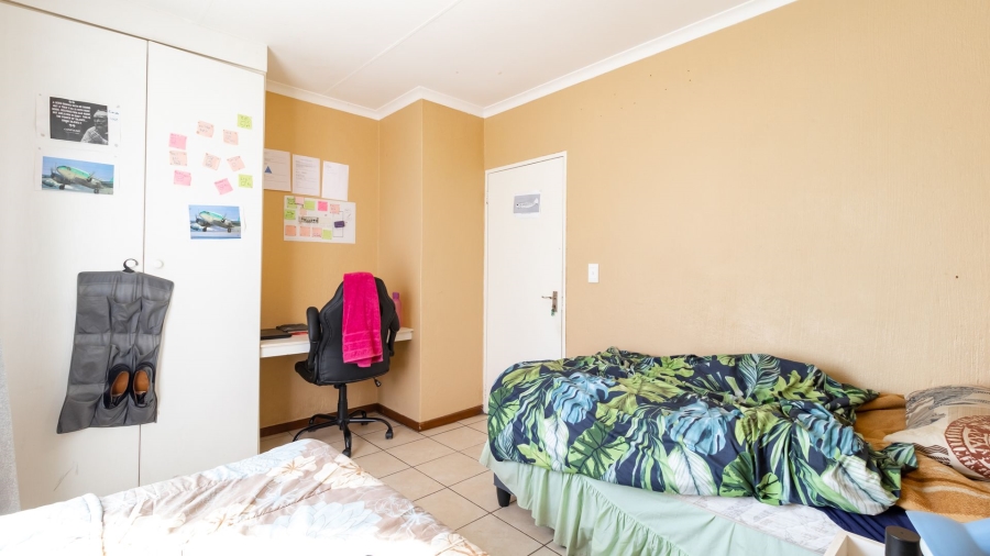 To Let 2 Bedroom Property for Rent in Honeypark Gauteng