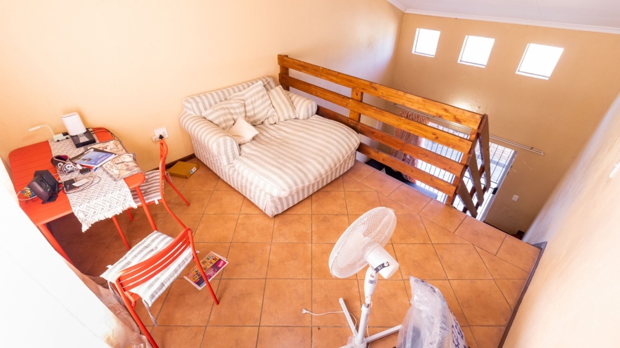 To Let 2 Bedroom Property for Rent in Honeypark Gauteng