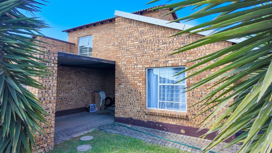 To Let 2 Bedroom Property for Rent in Honeypark Gauteng
