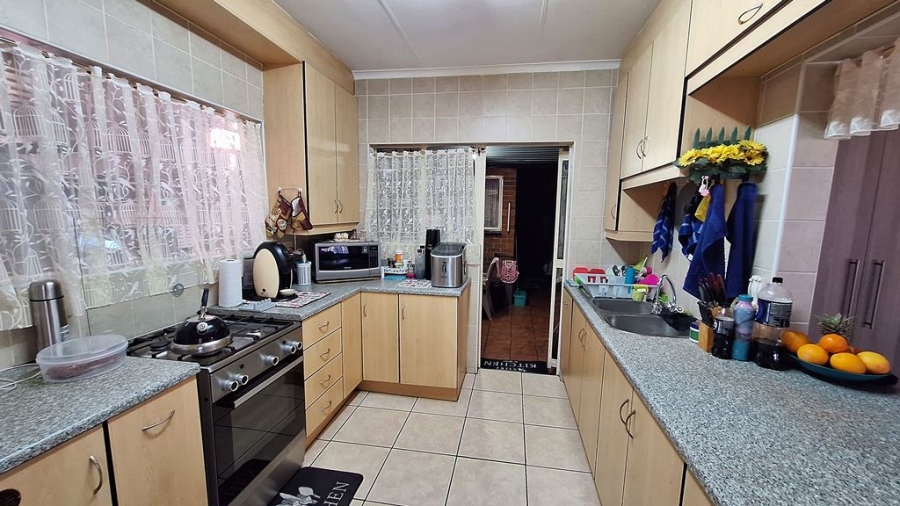 3 Bedroom Property for Sale in Barvallen Gauteng