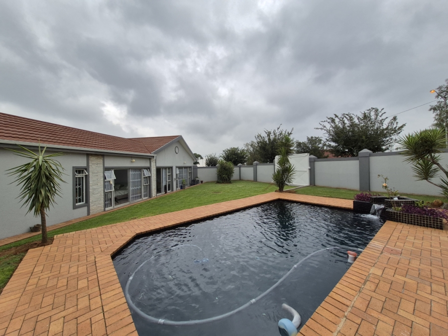 4 Bedroom Property for Sale in Sunnyridge Gauteng