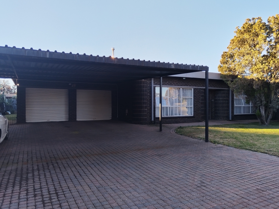 4 Bedroom Property for Sale in Vanderbijlpark SE 2 Gauteng