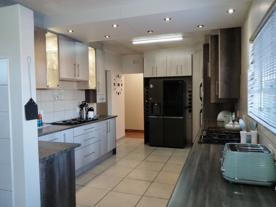 4 Bedroom Property for Sale in Vanderbijlpark SE 2 Gauteng