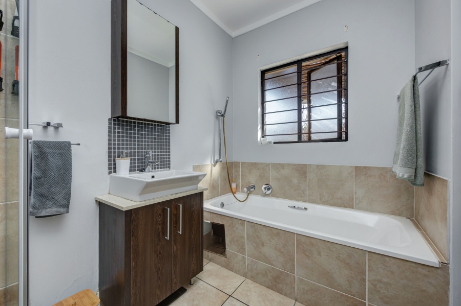 2 Bedroom Property for Sale in Fourways Gauteng
