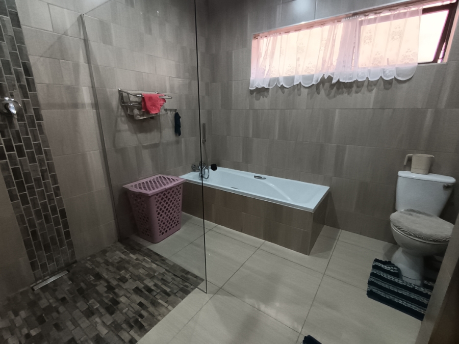 6 Bedroom Property for Sale in Primrose Hill Gauteng