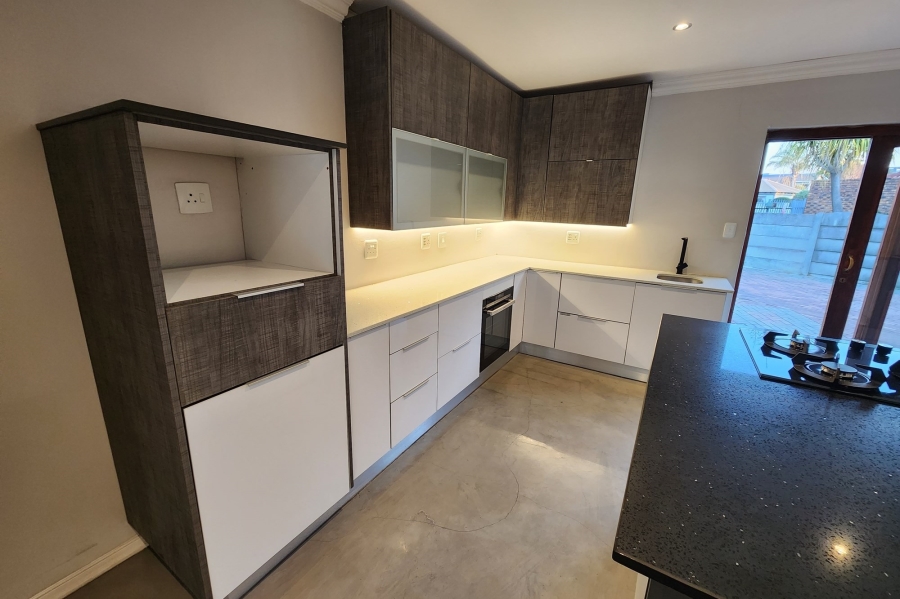 To Let 3 Bedroom Property for Rent in Parkhaven Gauteng