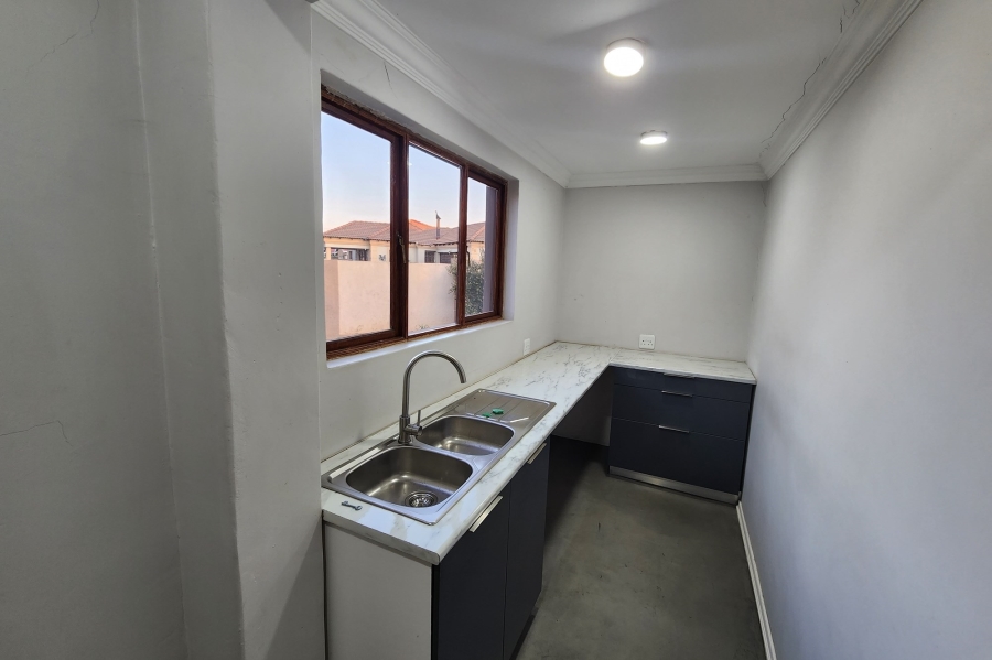 To Let 3 Bedroom Property for Rent in Parkhaven Gauteng