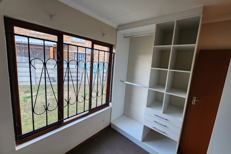 To Let 3 Bedroom Property for Rent in Parkhaven Gauteng