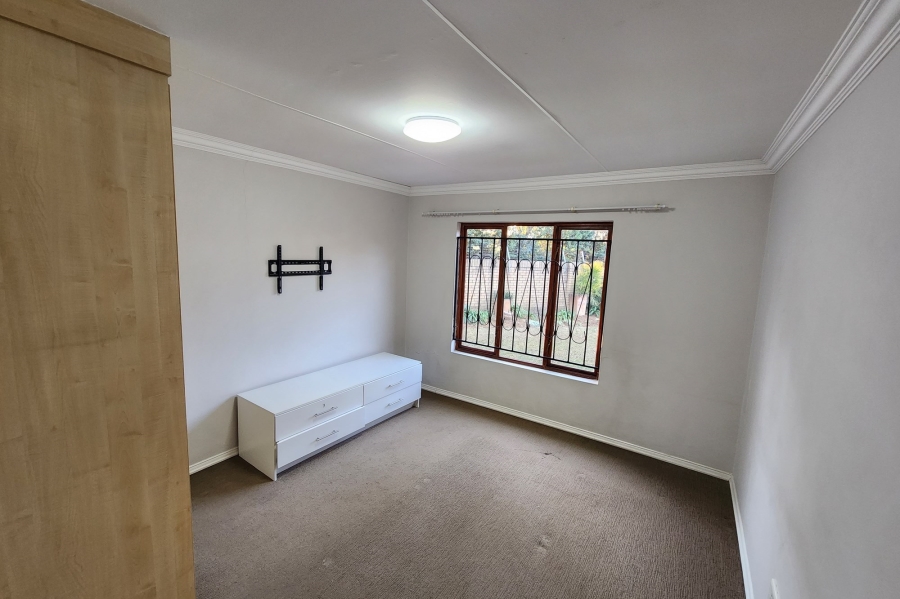 To Let 3 Bedroom Property for Rent in Parkhaven Gauteng