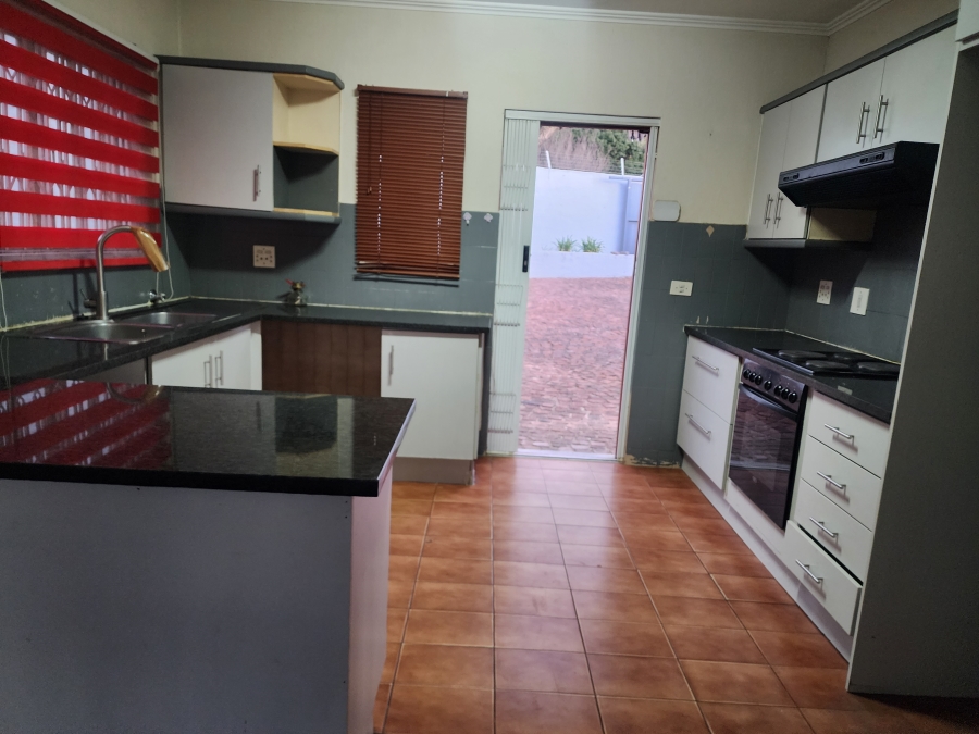 To Let 3 Bedroom Property for Rent in Buccleuch Gauteng