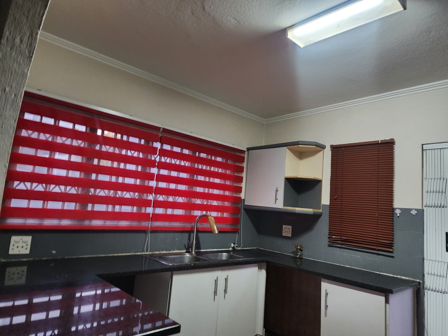 To Let 3 Bedroom Property for Rent in Buccleuch Gauteng