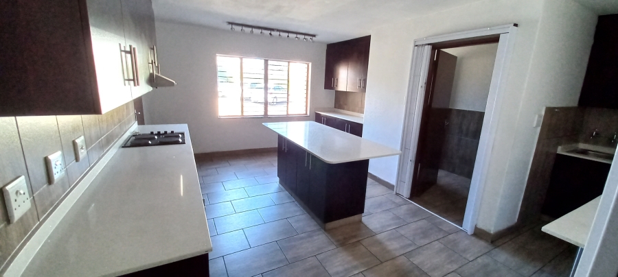 To Let commercial Property for Rent in Sunnyrock Gauteng