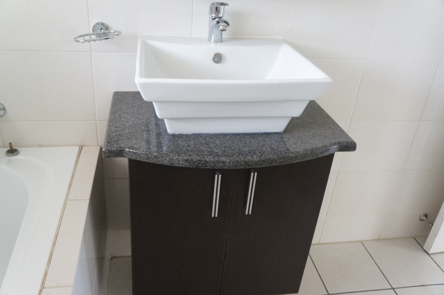 2 Bedroom Property for Sale in Erand Gardens Gauteng