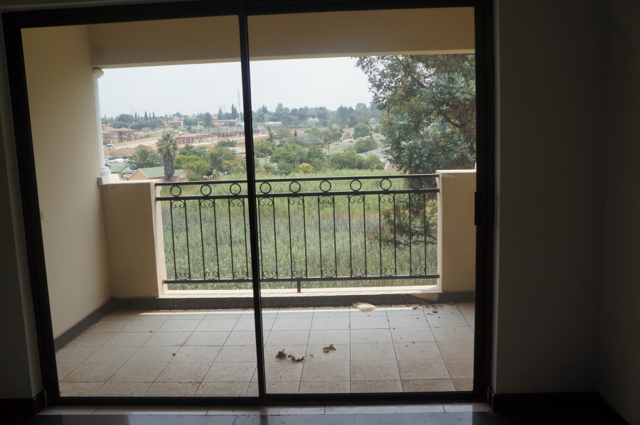 2 Bedroom Property for Sale in Erand Gardens Gauteng