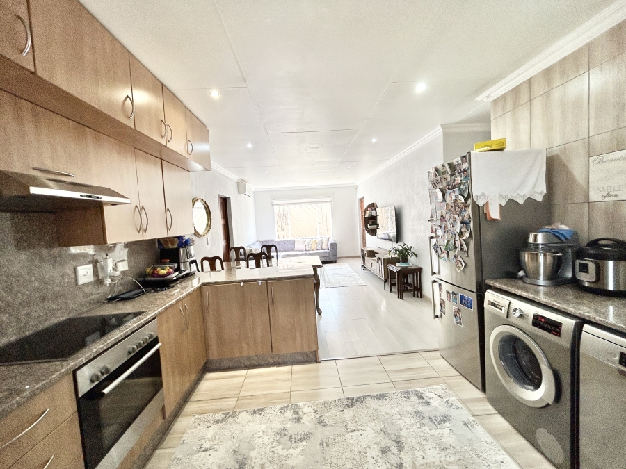 To Let 3 Bedroom Property for Rent in Halfway Gardens Gauteng