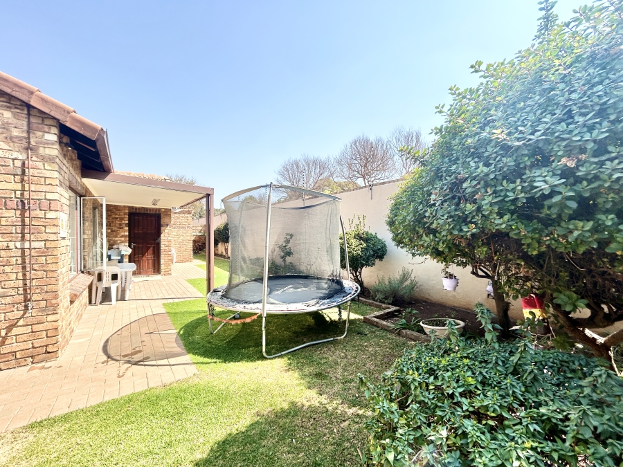 To Let 3 Bedroom Property for Rent in Halfway Gardens Gauteng