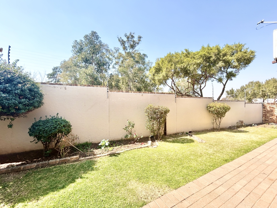 To Let 3 Bedroom Property for Rent in Halfway Gardens Gauteng