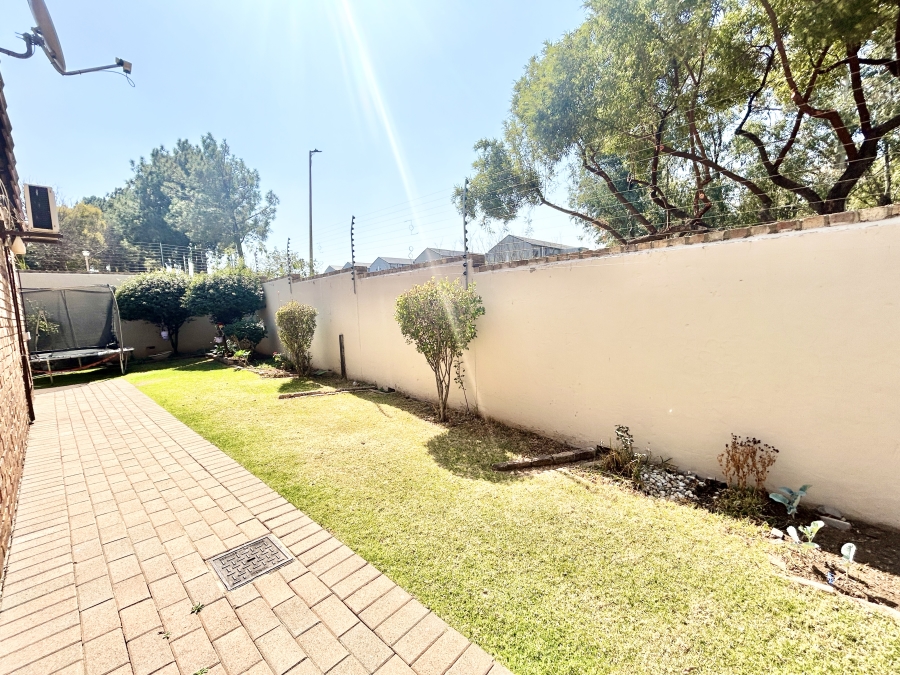 To Let 3 Bedroom Property for Rent in Halfway Gardens Gauteng