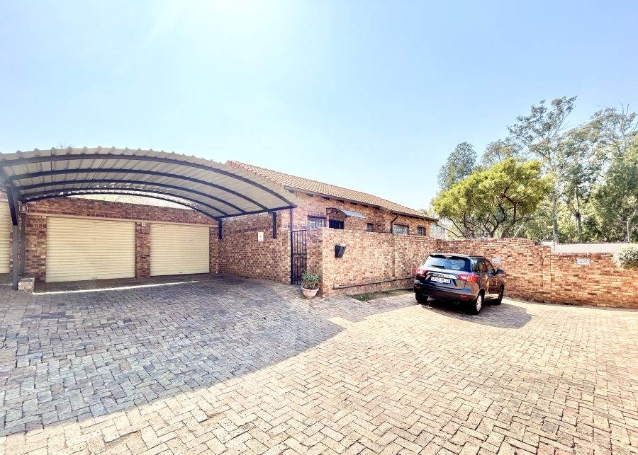 To Let 3 Bedroom Property for Rent in Halfway Gardens Gauteng