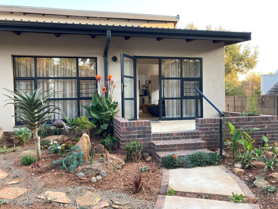 To Let 1 Bedroom Property for Rent in Linden Gauteng