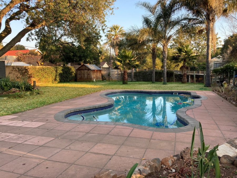 To Let 1 Bedroom Property for Rent in Linden Gauteng